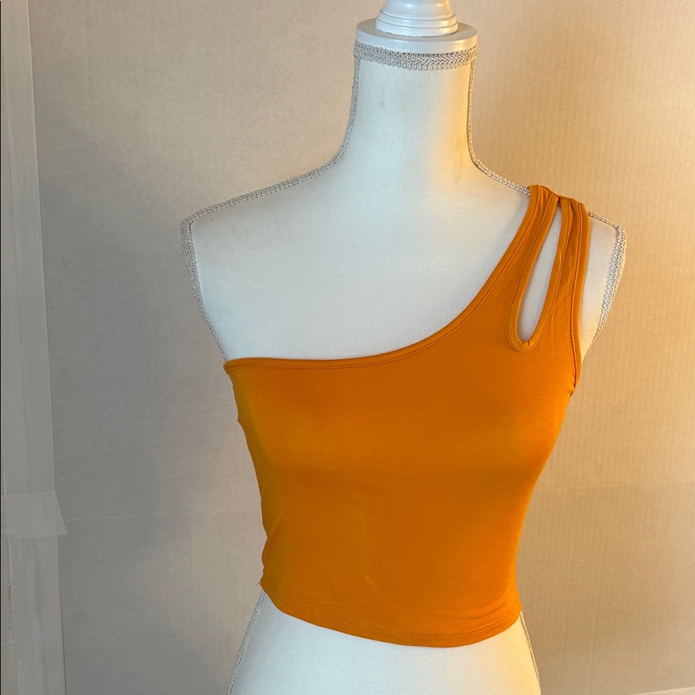 NWT Hearts & Hips One Shoulder Cropped Mustard Tank. Sz M